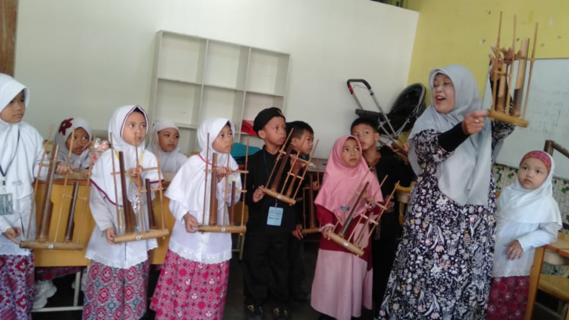 Hari Keempat MPLS di SD Persis Asy-Syuhada: Menyanyi, Berkreasi, dan Mengeksplorasi Minat